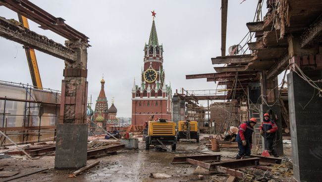 Снос 14-го административного корпуса Московского Кремля. Архивное фото Снос 14-го административного корпуса Московского Кремля. Архивное фото