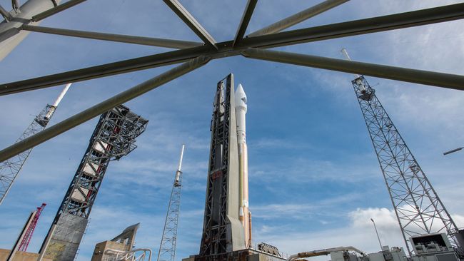 Ракета Atlas V с грузовым кораблем Cygnus на стартовой площадке космодрома на мысе Канаверал, США. Архивное фото Ракета Atlas V с грузовым кораблем Cygnus на стартовой площадке космодрома на мысе Канаверал, США. Архивное фото