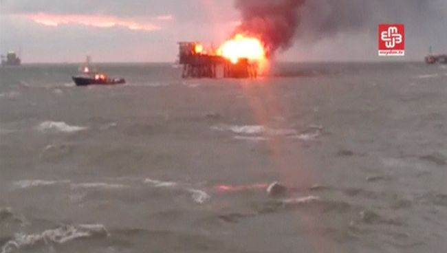 Пожар на платформе на морском нефтегазовом месторождении Гюнешли