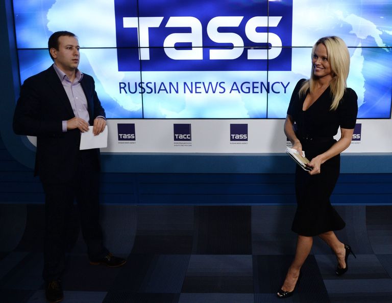 Актриса и фотомодель Памела Андерсон, известная своей активной позицией в области охраны животных, на пресс-конференции в Москве Актриса и фотомодель Памела Андерсон, известная своей активной позицией в области охраны животных, на пресс-конференции в Москве
