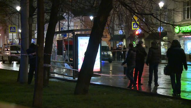 Кадры с места взрыва на автобусной остановке в центре Москвы Кадры с места взрыва на автобусной остановке в центре Москвы