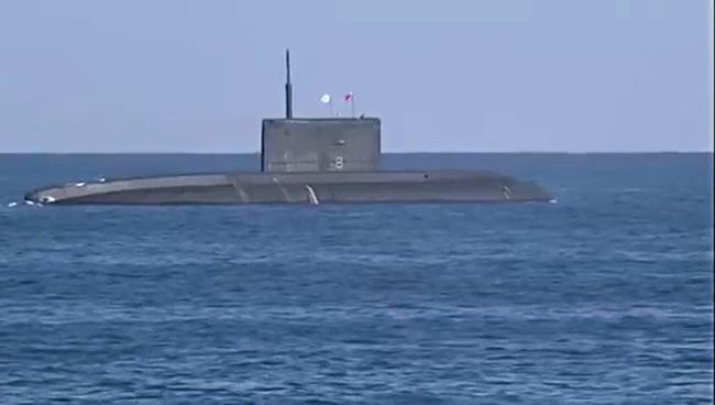 Групповой пуск крылатых ракет Калибр подлодкой Ростов-на-Дону по объектам террористов в Сирии. Архивное фото Групповой пуск крылатых ракет Калибр подлодкой Ростов-на-Дону по объектам террористов в Сирии. Архивное фото