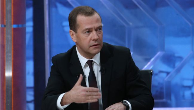 Интервью премьер-министра РФ Д.Медведева пяти российским телеканалам. Архивное фото Интервью премьер-министра РФ Д.Медведева пяти российским телеканалам. Архивное фото