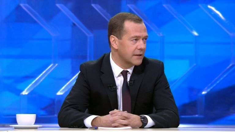 Антикризисный план сработал - Медведев о приостановке падения экономики РФ