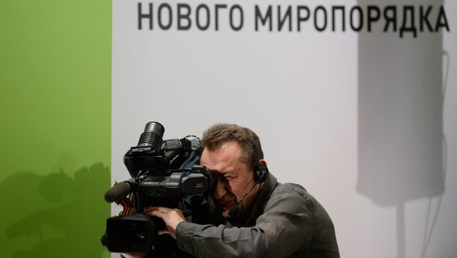 Оператор на съемке конференции RT Оператор на съемке конференции RT
