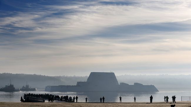 Новейший эскадренный миноносец США типа Замволт (Zumwalt). Архивное фото Новейший эскадренный миноносец США типа Замволт (Zumwalt). Архивное фото