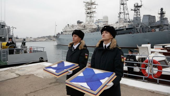Подъем флагов ВМФ на новых малых ракетных кораблях Зеленый Дол и Серпухов Подъем флагов ВМФ на новых малых ракетных кораблях Зеленый Дол и Серпухов
