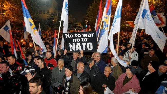 Протест против вступления Черногории в НАТО в Подгорице. Архивное фото Протест против вступления Черногории в НАТО в Подгорице. Архивное фото