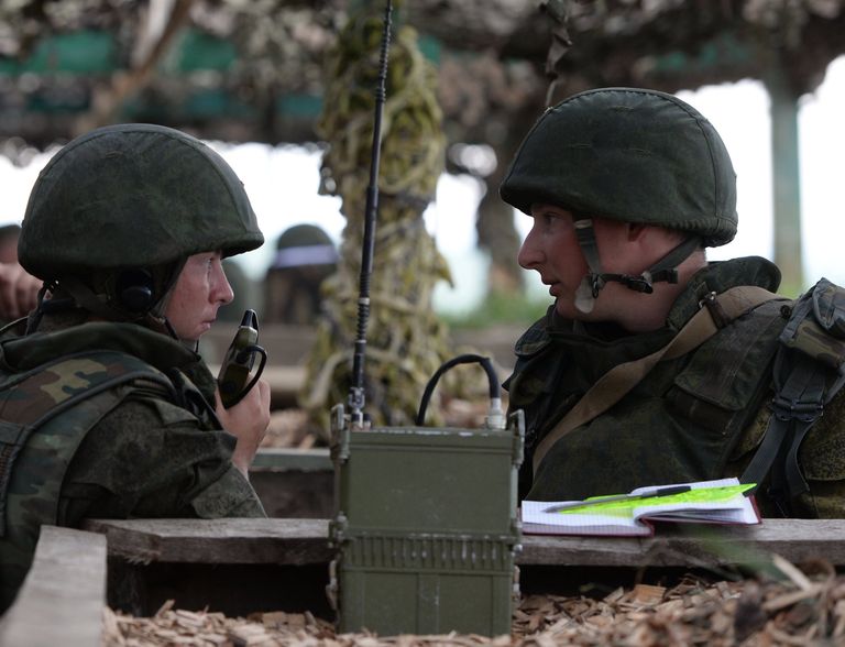 Военнослужащие во время учений войск Центрального военного округа на полигоне Чебаркуль в Челябинской области