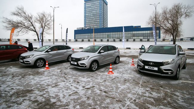 Автомобили новой модели АвтоВАЗа LADA X-Ray в Самаре. Архивное фото