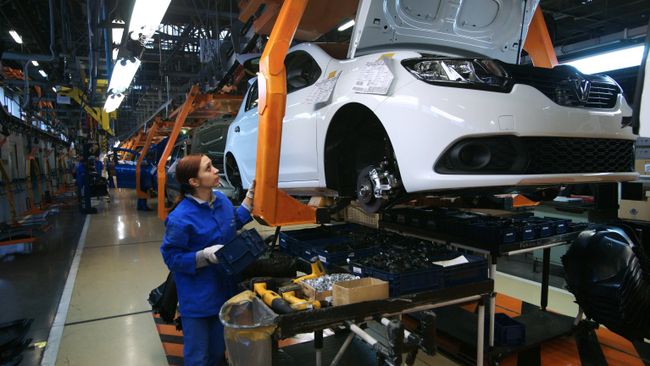 Сборочное производство на завода АвтоВАЗ. Архивное фото