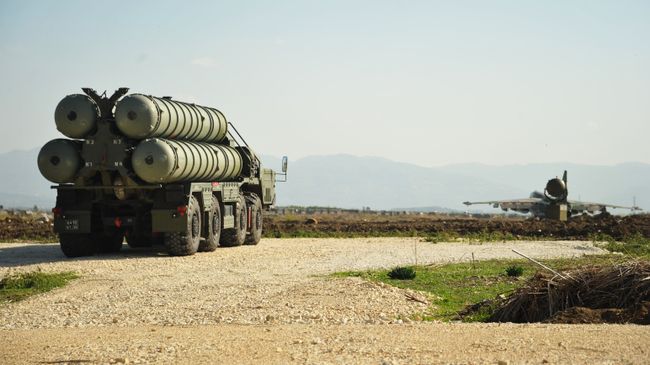 Зенитно-ракетный комплекс С-400. Архивное фото Зенитно-ракетный комплекс С-400. Архивное фото
