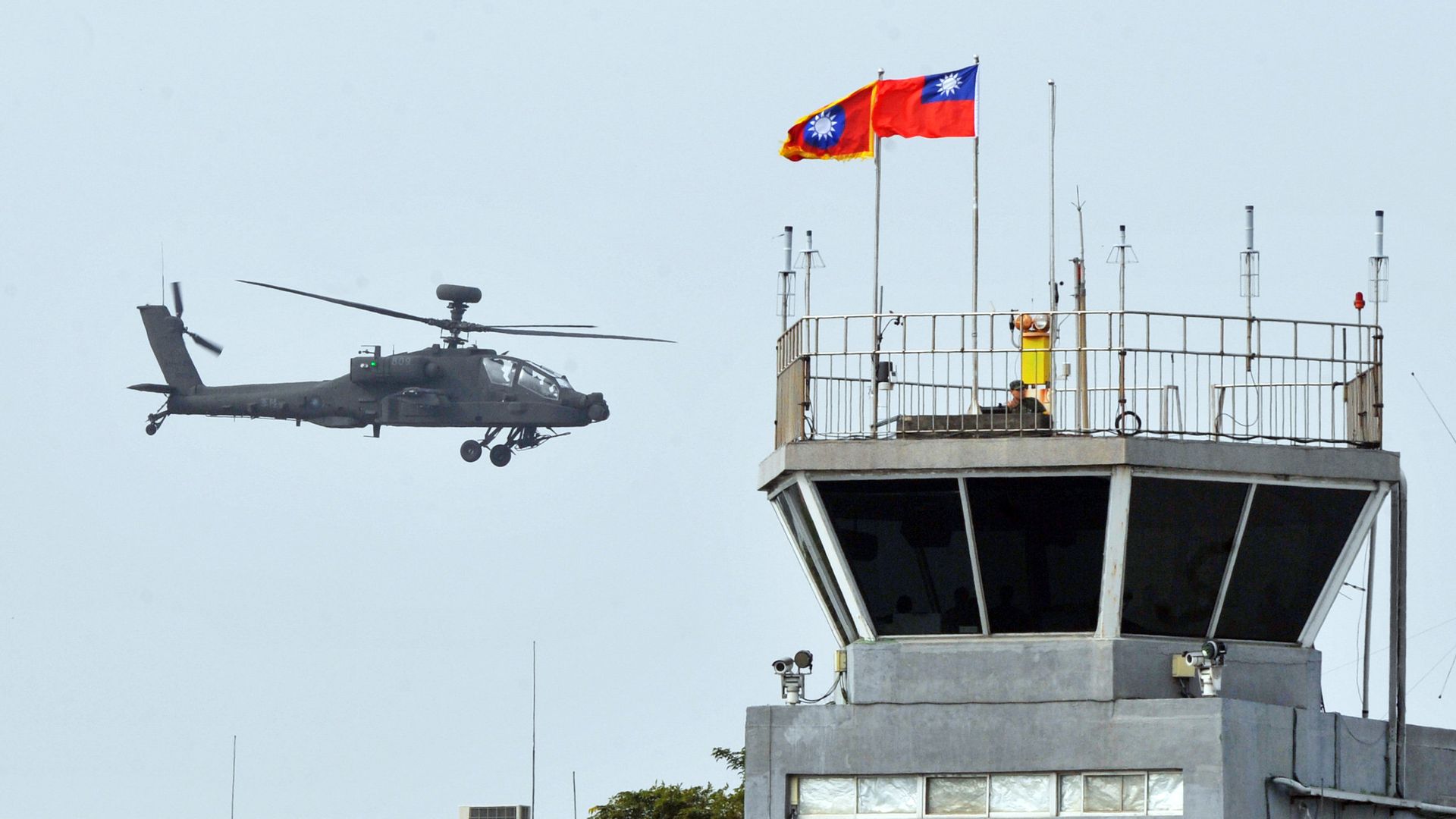 Вертолёт производства США AH-64E Apache ВВС Тайваня Вертолёт производства США AH-64E Apache ВВС Тайваня - РИА Новости, 1920, 20.10.2021