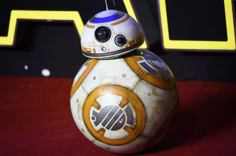 Робот BB-8 на премьере фильма Звёздные войны: Пробуждение силы в Лондоне Робот BB-8 на премьере фильма Звёздные войны: Пробуждение силы в Лондоне