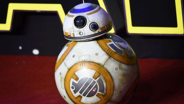 Робот BB-8 на премьере фильма Звёздные войны: Пробуждение силы в Лондоне Робот BB-8 на премьере фильма Звёздные войны: Пробуждение силы в Лондоне
