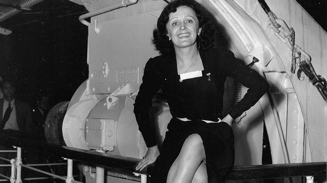 Французская певица и актриса Эдит Пиаф, 16 октября 1947 год Французская певица и актриса Эдит Пиаф, 16 октября 1947 год