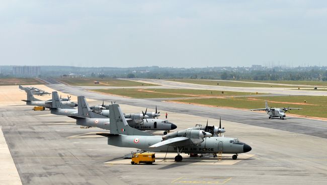 Самолеты Ан-32 ВВС Индии на авиабазе в Бангалоре