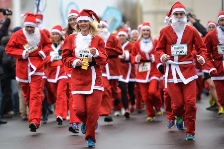 Участники благотворительного забега Дедов Морозов Happy Run на ВДНХ Участники благотворительного забега Дедов Морозов Happy Run на ВДНХ