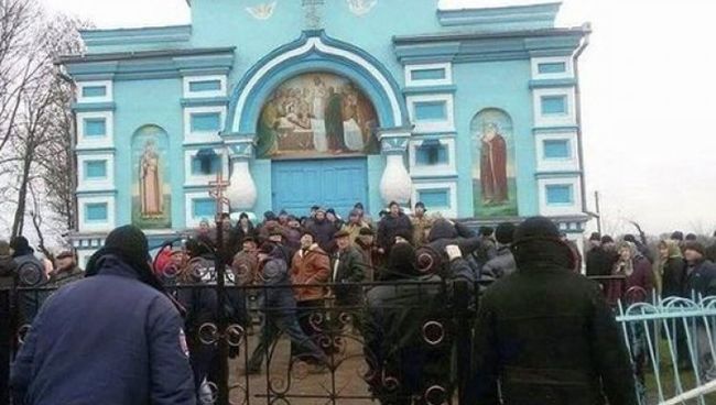 Успенская церковь под Ровно, Украина Успенская церковь под Ровно, Украина