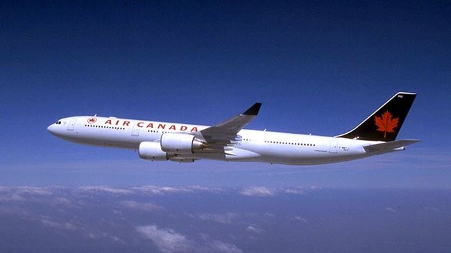 Самолет авиакомпании Air Canada. Архивное фото Самолет авиакомпании Air Canada. Архивное фото