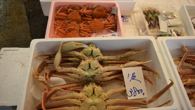 Морепродукты на рынке Цукидзи в Токио, Япония Морепродукты на рынке Цукидзи в Токио, Япония