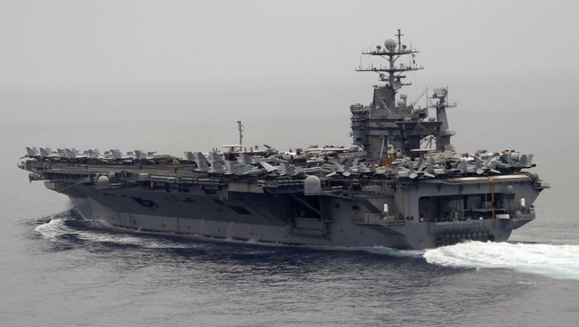 Авианосец ВМС США Гарри Трумэн. Архивное фото Авианосец ВМС США Гарри Трумэн. Архивное фото