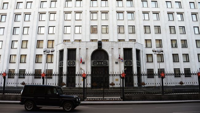 Здание министерства обороны РФ на Арбатской площади в Москве. Архивное фото Здание министерства обороны РФ на Арбатской площади в Москве. Архивное фото