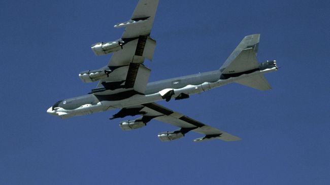 Американский стратегический бомбардировщик B-52