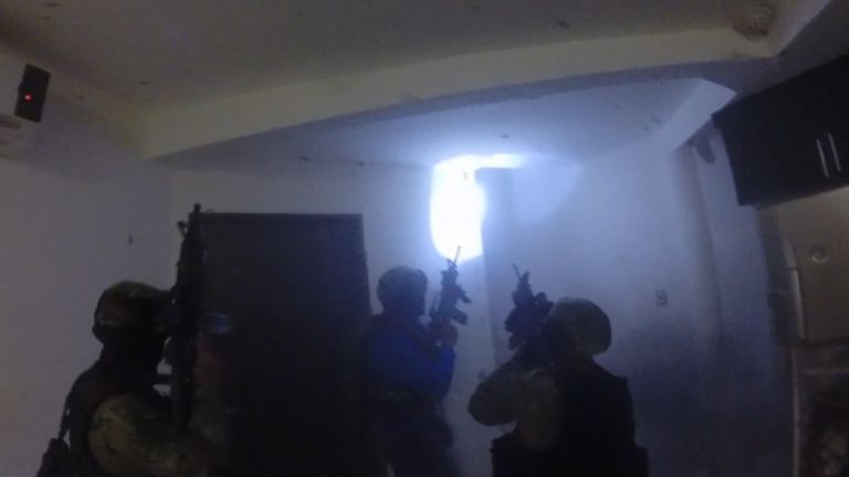 Штурм дома наркобарона Коротышки в Мексике. Кадры операции