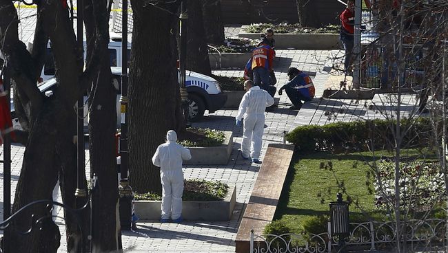 Полиция на месте взрыва в Стамбуле Полиция на месте взрыва в Стамбуле