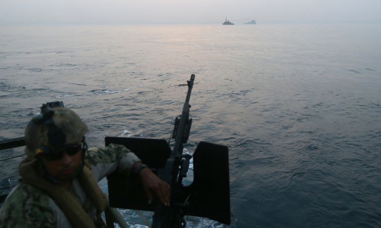 На борту катера Riverine Command Boat американских ВМС На борту катера Riverine Command Boat американских ВМС