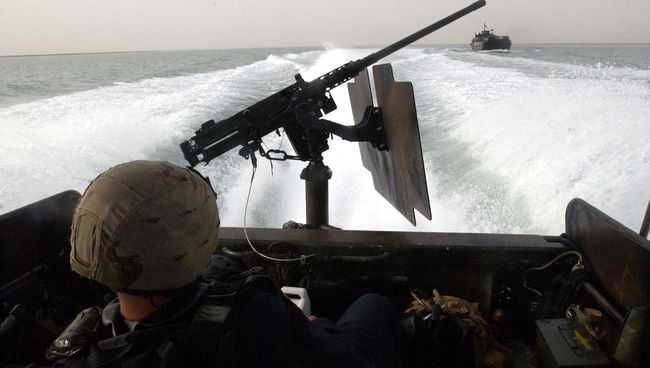 На борту Riverine Command Boat американских ВМС. Архивное фото На борту Riverine Command Boat американских ВМС. Архивное фото