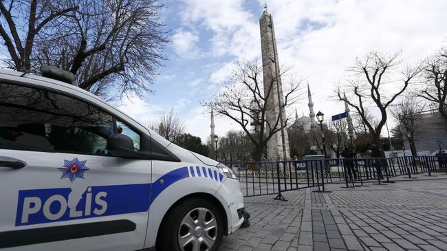 Турецкая полиция на улице Стамбула. Архивное фото