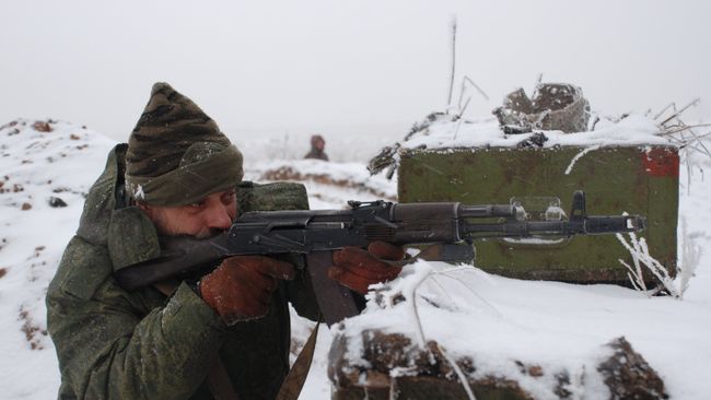Бойцы ополчения ДНР на линии разграничения. Архивное фото Бойцы ополчения ДНР на линии разграничения. Архивное фото