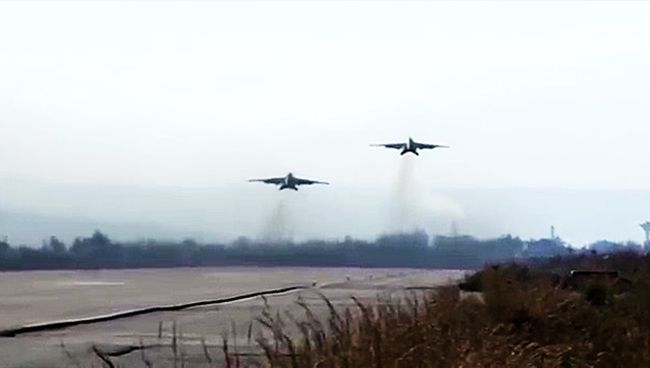 Боевые вылеты самолетов Су-25 ВКС России с авиабазы Хмеймим в сопровождении сирийских самолетов МиГ-29