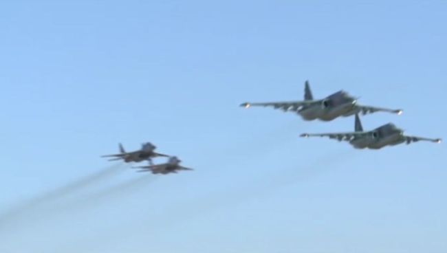 Совместный боевой вылет российских Су-25 и сирийских МиГ-29 с базы Хмеймим Совместный боевой вылет российских Су-25 и сирийских МиГ-29 с базы Хмеймим