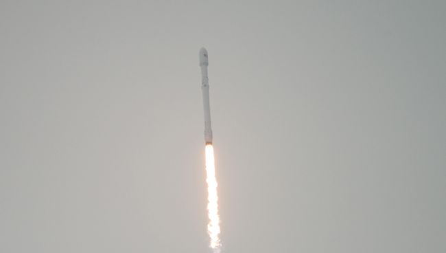 Старт ракеты Falcon 9 с погодным спутником Jason 3