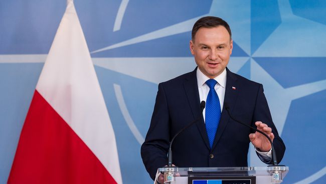 Президент Польши Анджей Дуда обращается к СМИ в штаб-квартире НАТО в Брюсселе. Архивное фото