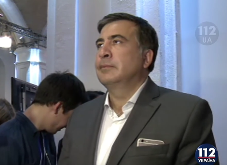 Михаил Саакашвили во время включения гимна Украины Михаил Саакашвили во время включения гимна Украины