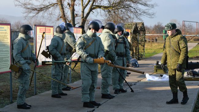 Саперы инженерных войск Южного военного округа (ЮВО). Архивное фото