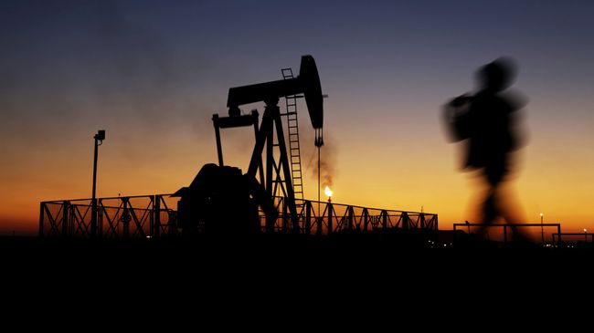 Добыча нефти. Архивное фото Добыча нефти. Архивное фото