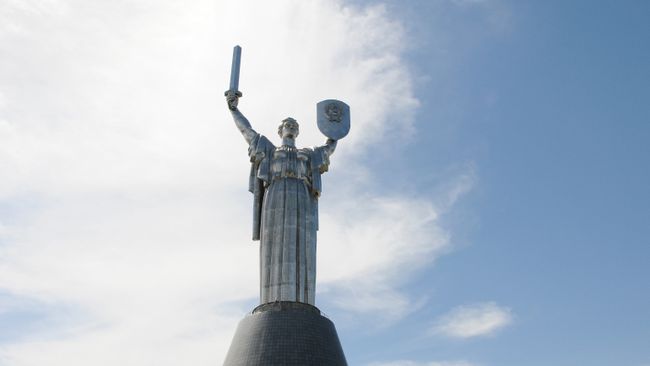 Монумент Родина-мать в Киеве. Архивное фото. Монумент Родина-мать в Киеве. Архивное фото.