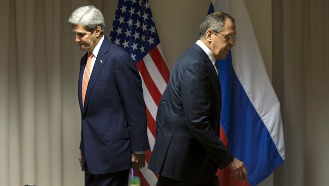 Министр иностранных дел России Сергей Лавров и госсекретарь США Джон Керри во время встречи в Швейцарии Министр иностранных дел России Сергей Лавров и госсекретарь США Джон Керри во время встречи в Швейцарии