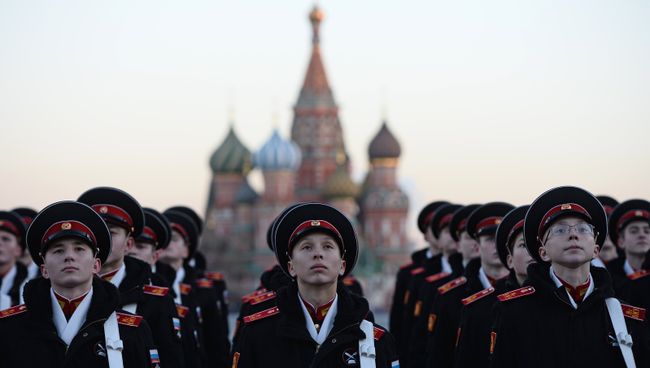 Репетиция торжественного марша, посвященного легендарному параду 1941 года Репетиция торжественного марша, посвященного легендарному параду 1941 года