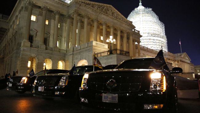 Здание Конгресса США на Капитолийском холме в Вашингтоне. Архивное фото Здание Конгресса США на Капитолийском холме в Вашингтоне. Архивное фото