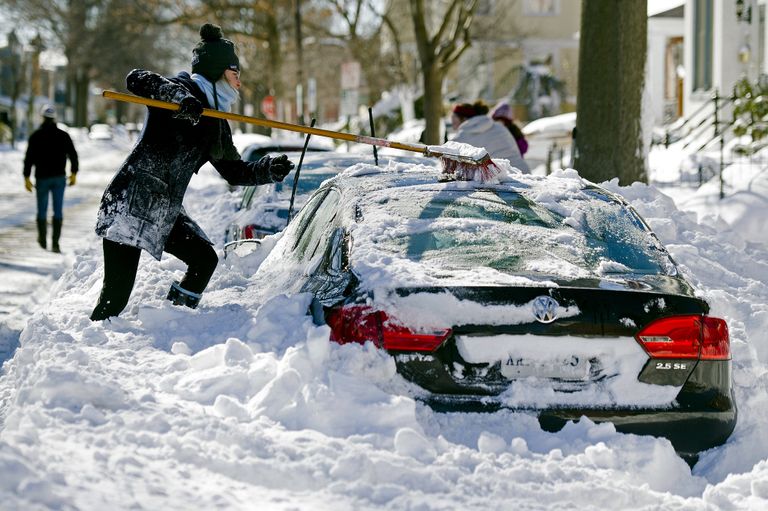 Последствия снегопада в штате Вирджиния, США. Январь 2016 Последствия снегопада в штате Вирджиния, США. Январь 2016