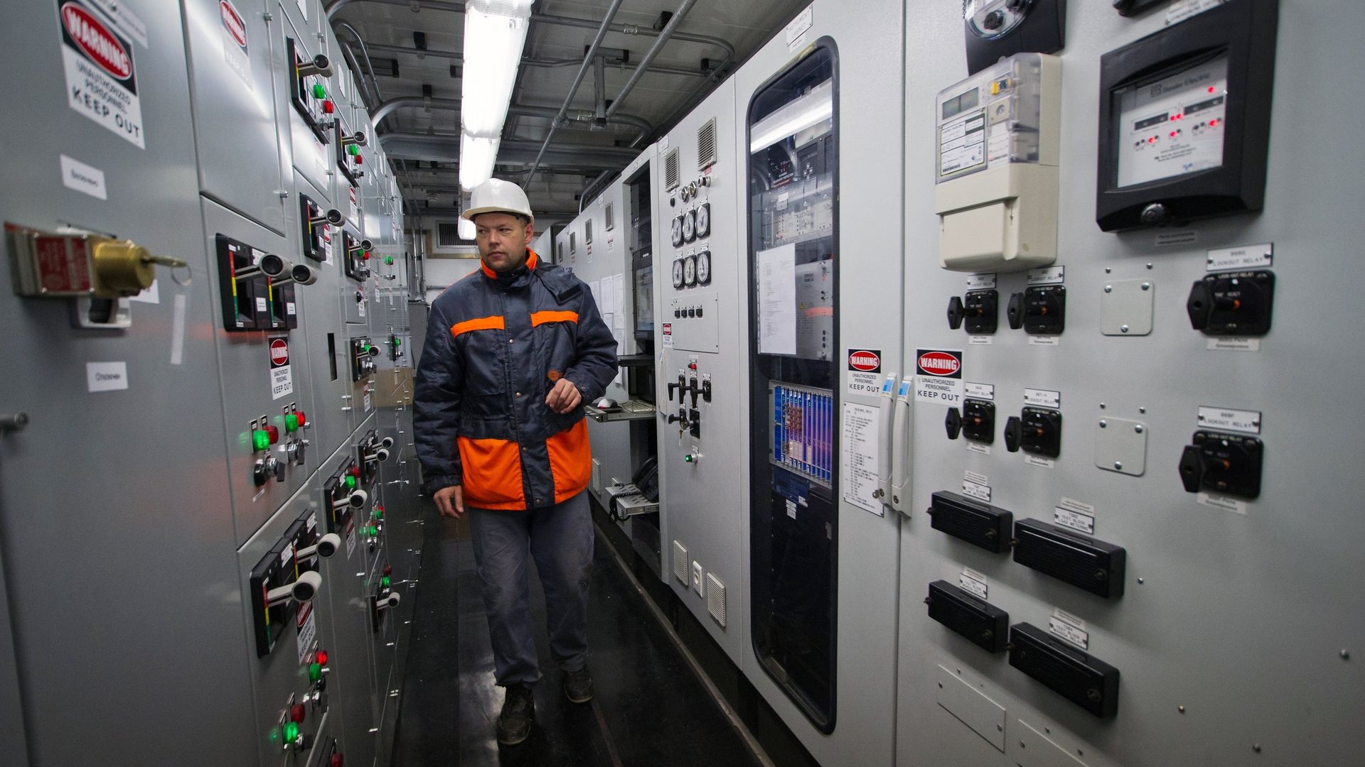 Пульт управления мобильной газотурбинной электростанции (МГТЭС) на площадке Западно-Крымская вблизи г. Саки в Крыму Пульт управления мобильной газотурбинной электростанции (МГТЭС) на площадке Западно-Крымская вблизи г. Саки в Крыму - РИА Новости, 1920, 19.05.2021