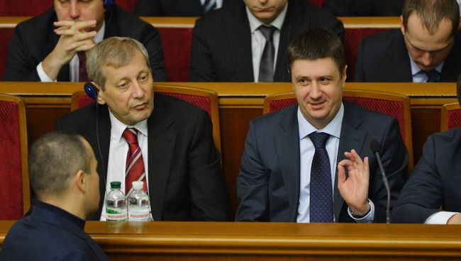 Вице-премьер-министр - министр культуры Украины Вячеслав Кириленко (справа). Архивное фото