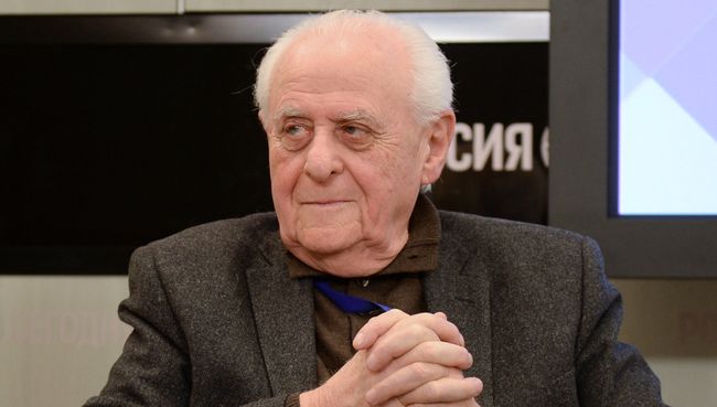 Журналист и радиоведущий Леонид Сиган на пресс-конференции, посвященной началу Международного конкурса в области радиовещания Говорим, как Левитан