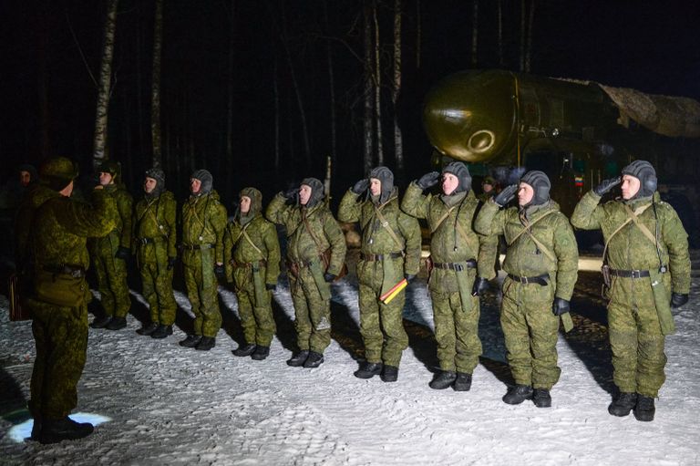 Военнослужащие Новосибирского ракетного соединения во время построения Военнослужащие Новосибирского ракетного соединения во время построения